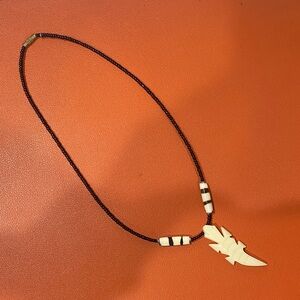 3/$10 Ivory like Bone color lizard necklace